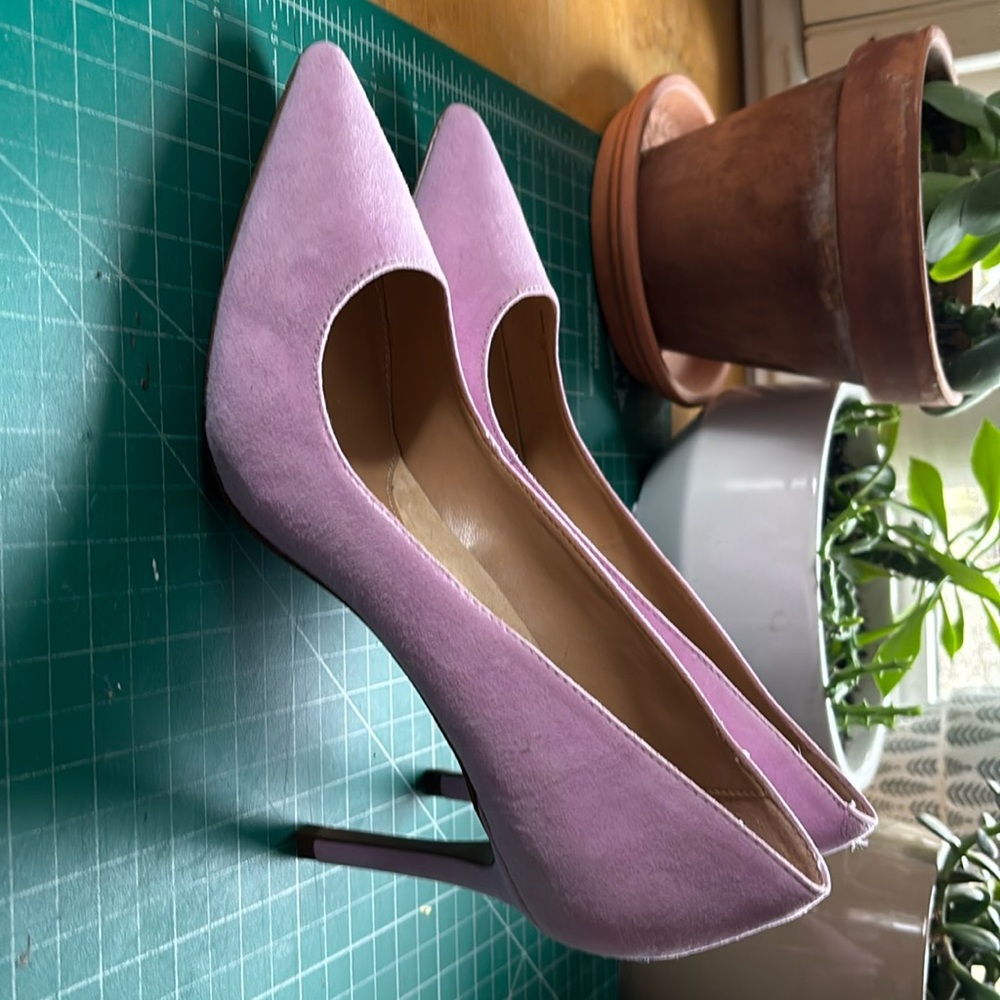 Never worn Banana Republic lavender suede heels, size 7 1/2.